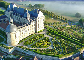 château Hautefort en Dordogne ; parcs et jardins contemporains depuis 1980 - Professionnels A Domicile